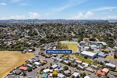 Photo of property in 28 Meadowvale Rise, Titirangi, Auckland, 0604