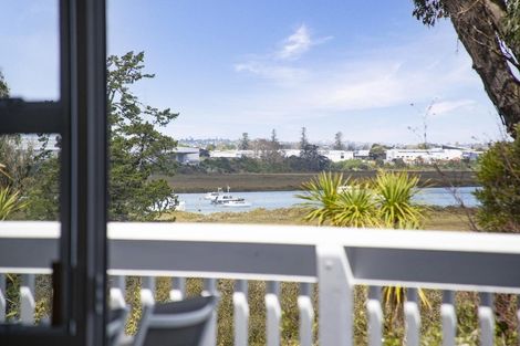 Photo of property in 2/59 Jaemont Avenue, Te Atatu South, Auckland, 0610
