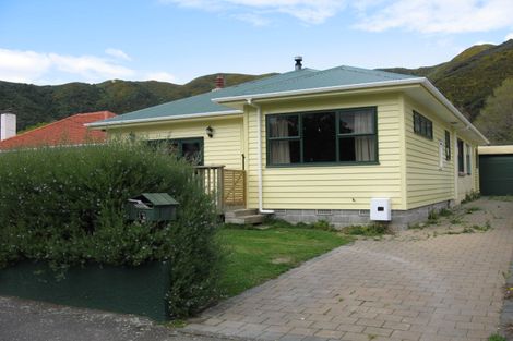 Photo of property in 17 Freyberg Street, Waterloo, Lower Hutt, 5011