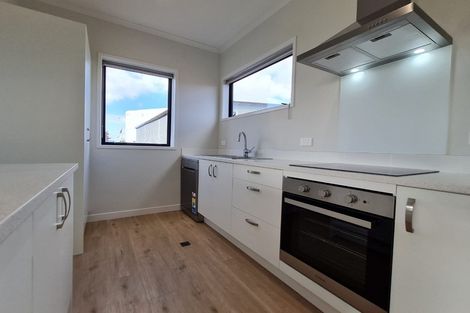 Photo of property in 8/5 Peachgrove Road, Te Atatu Peninsula, Auckland, 0610