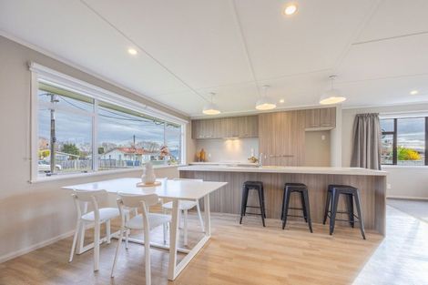 Photo of property in 6 Woburn Street, Waipukurau, 4200