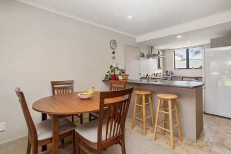 Photo of property in 18 Secoia Crescent, Mangere, Auckland, 2022