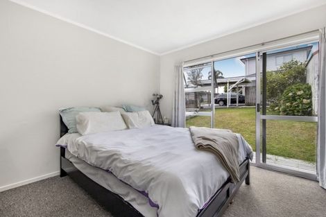 Photo of property in 4/23 Luckens Road, West Harbour, Auckland, 0618