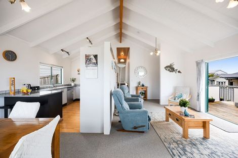 Photo of property in 16 Tamatea Drive, Snells Beach, 0920