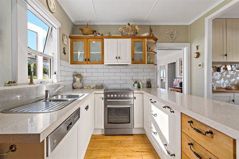 Photo of property in 52 Woodlands Crescent, Browns Bay, Auckland, 0630