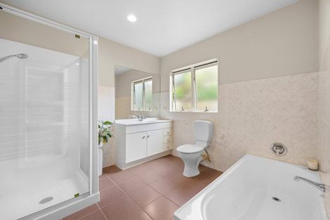 Photo of property in 40 Westpark Drive, West Harbour, Auckland, 0618