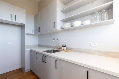 Photo of property in 63 Moncks Spur Road, Redcliffs, Christchurch, 8081