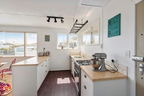 Photo of property in 6 Kaitawa Street, Waikanae Beach, Waikanae, 5036