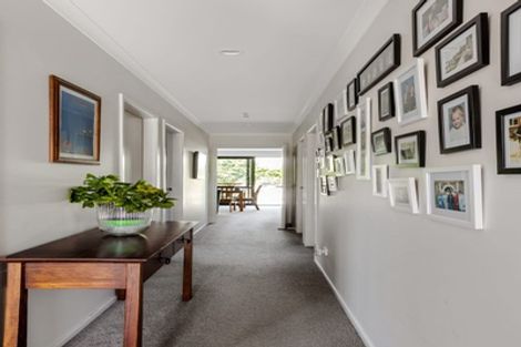 Photo of property in 22 Bridle Way, Omokoroa, 3114