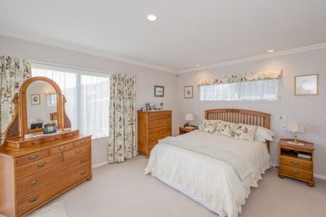 Photo of property in 7 Cranbrook Grove, Waikanae, 5036