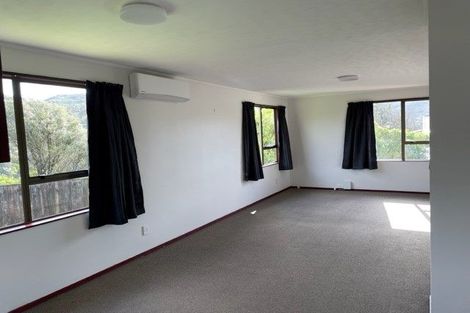 Photo of property in 15 Fiona Grove, Karori, Wellington, 6012