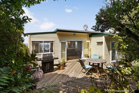 Photo of property in 138 Nicholson Road, Khandallah, Wellington, 6035