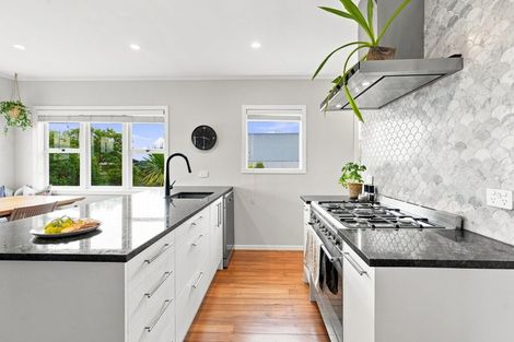 Photo of property in 1/77 Birkdale Road, Birkdale, Auckland, 0626