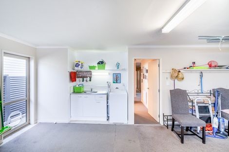 Photo of property in 96 Park Street, Winton, 9720