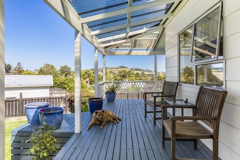 Photo of property in 27 Springtime Crescent, Stanmore Bay, Whangaparaoa, 0932