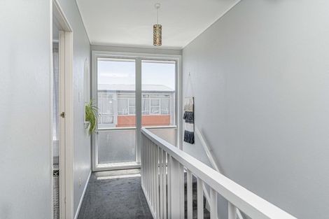 Photo of property in 4/55 Apu Crescent, Lyall Bay, Wellington, 6022