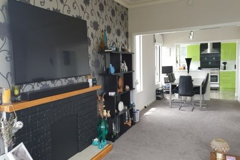 Photo of property in 482 Devon Street East, Strandon, New Plymouth, 4312