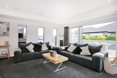 Photo of property in 28 Northside Drive, Waikiwi, Invercargill, 9810