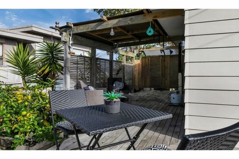 Photo of property in 4 Chamberlain Road, Massey, Auckland, 0614