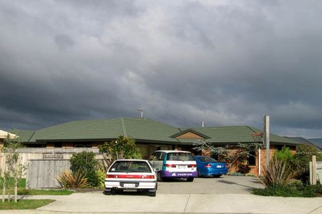 Photo of property in 37 Holcombe Drive, Paraparaumu, 5032