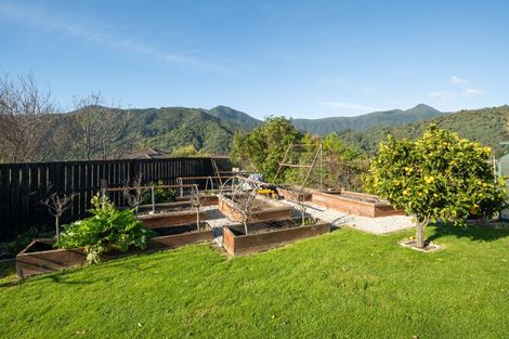 Photo of property in 33 Harbour View Heights, Picton, 7220