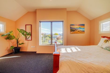 Photo of property in 9 Meadowbrook Place, Wanaka, 9305