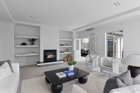 Photo of property in 37 Highcrest Heights, Westmorland, Christchurch, 8025