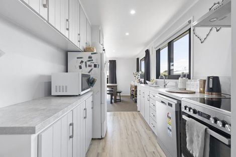 Photo of property in 7 Colonial Place, Kelvin Grove, Palmerston North, 4414