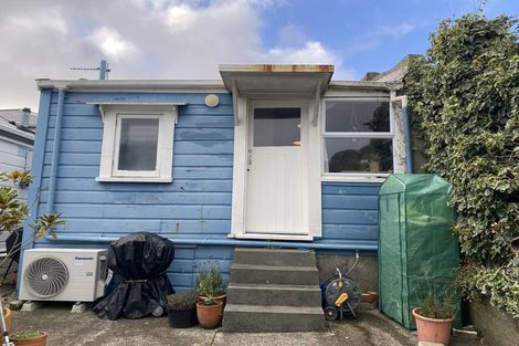 Photo of property in 32 Mckinley Crescent, Brooklyn, Wellington, 6021