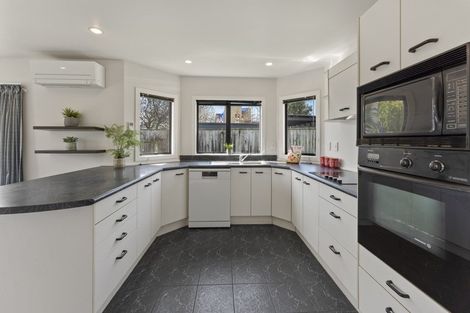 Photo of property in 22 Granville Street, Silverstream, Upper Hutt, 5019