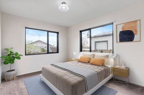 Photo of property in 120 Gossamer Drive, Pakuranga Heights, Auckland, 2010