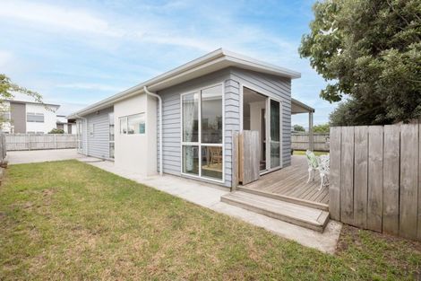 Photo of property in 15 Spinifex Street, Papamoa Beach, Papamoa, 3118