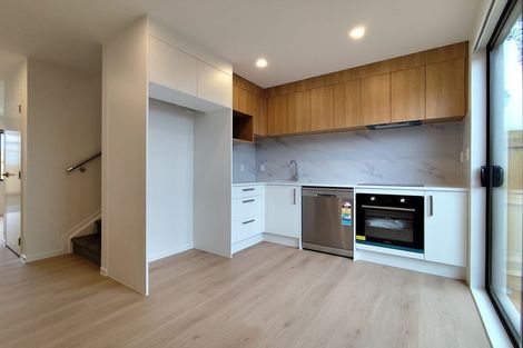 Photo of property in 4/76 Mcleod Road, Te Atatu South, Auckland, 0610