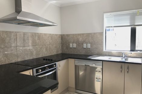 Photo of property in 16 Andover Way, Goodwood Heights, Auckland, 2105