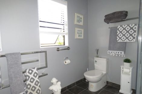 Photo of property in 22 Queen Street, Westport, 7825