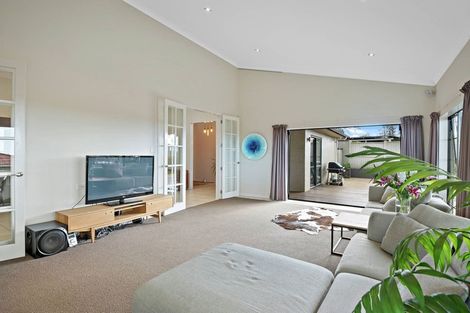 Photo of property in 66a Bradbury Road, Botany Downs, Auckland, 2010