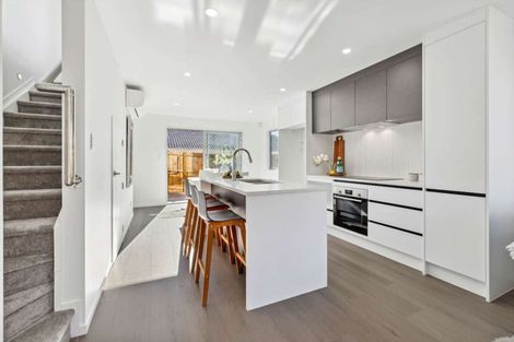 Photo of property in 7c Maroubra Place, Botany Downs, Auckland, 2010