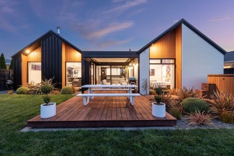 Photo of property in 28 Selliera Place, Papamoa Beach, Papamoa, 3118