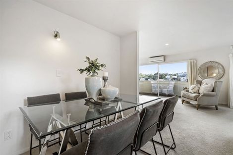 Photo of property in 2/160 Forrest Hill Road, Forrest Hill, Auckland, 0620