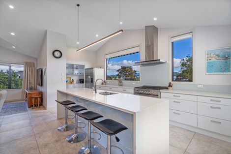 Photo of property in 1 Topping Place, Whitianga, 3510