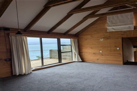 Photo of property in 14 Taungata Road, York Bay, Lower Hutt, 5013