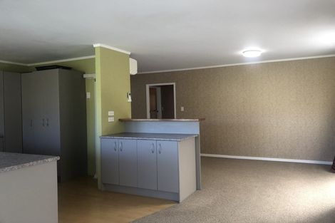 Photo of property in 37 Takapu Street, Henderson, Auckland, 0612