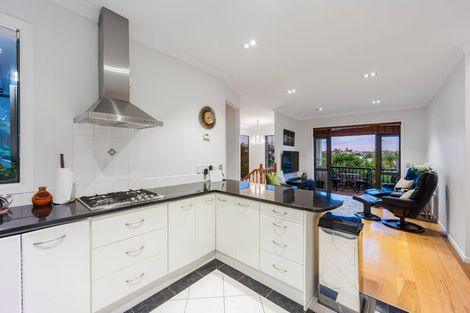 Photo of property in 36 Woodridge Avenue, Northcross, Auckland, 0630