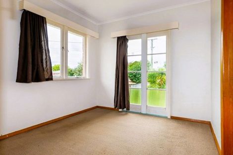 Photo of property in 17 Sutton Crescent, Papakura, 2110