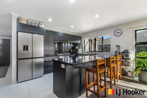 Photo of property in 31 Harbour Crest Drive, Waiuku, 2123