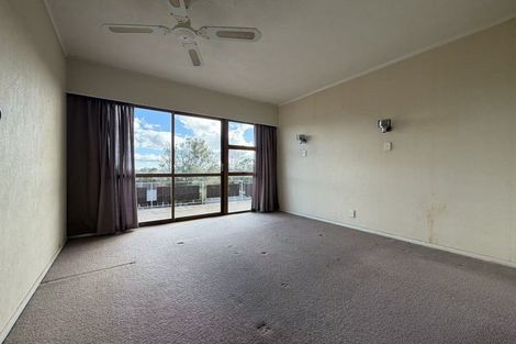Photo of property in 73 Redoubt Road, Goodwood Heights, Auckland, 2105