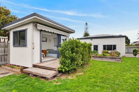 Photo of property in 34 The Esplanade, Westshore, Napier, 4110