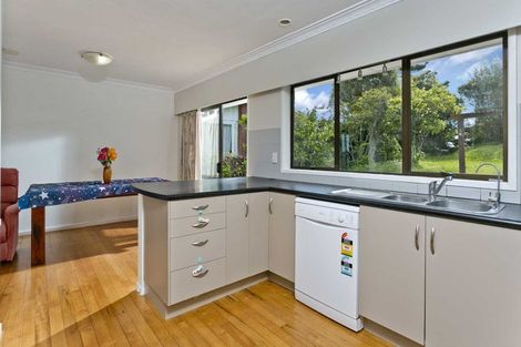 Photo of property in 7 Heather Place, Sunnynook, Auckland, 0620