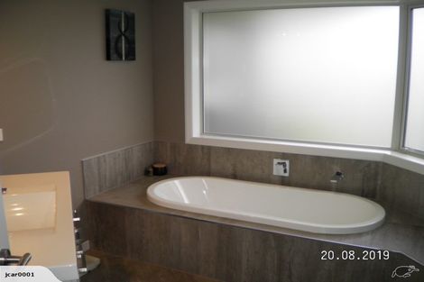 Photo of property in 2 Amokura Crescent, Flagstaff, Hamilton, 3210