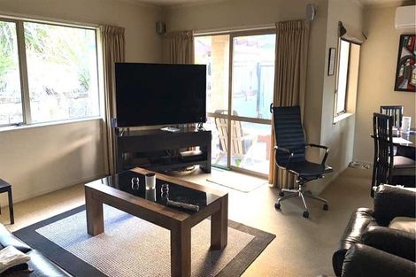 Photo of property in 76 Guildford Drive, Paraparaumu, 5032